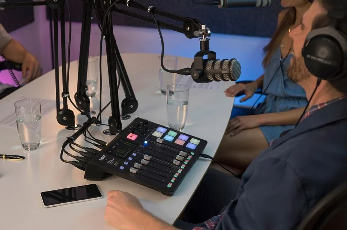 03-rode-rodecaster-pro-integrated-podcast-production-studio.jpg