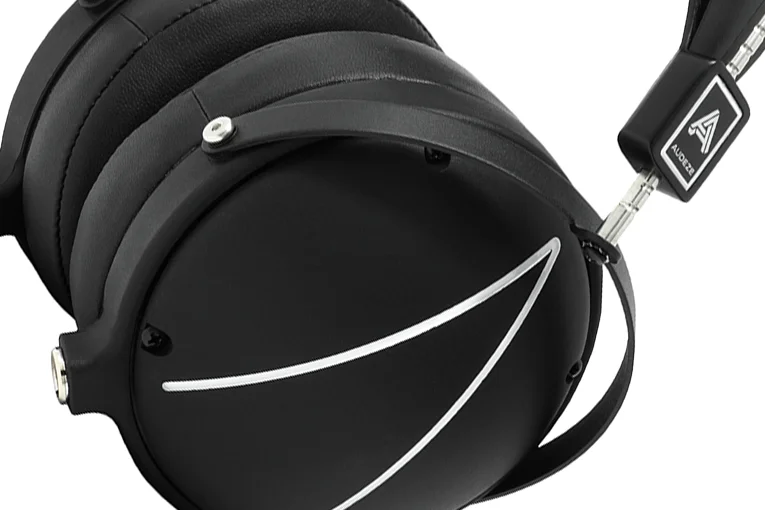 audeze_lcd2_closed