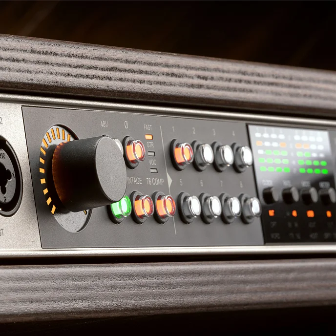 Аудиоинтерфейс Universal Audio Volt 876 Silver - рис.8