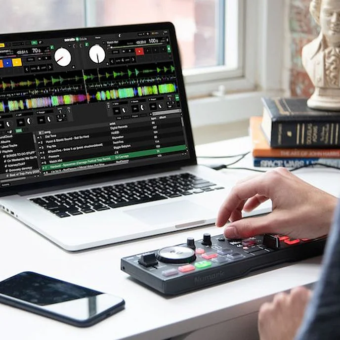 DJ-контроллер Numark DJ2GO2 Touch Black - рис.3