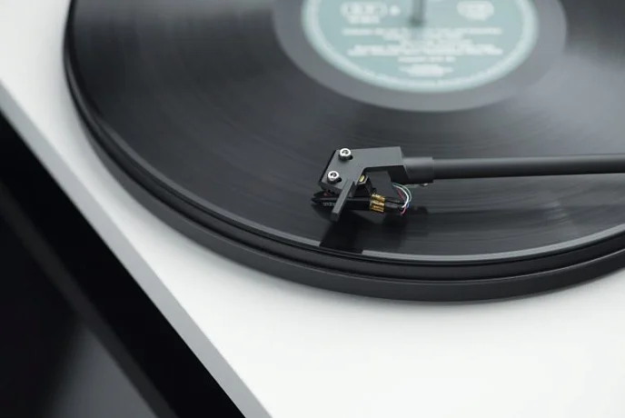 Проигрыватель винила Pro-Ject Primary E OM NN Piano Black - рис.3