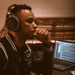 High End наушники Audeze MM-100