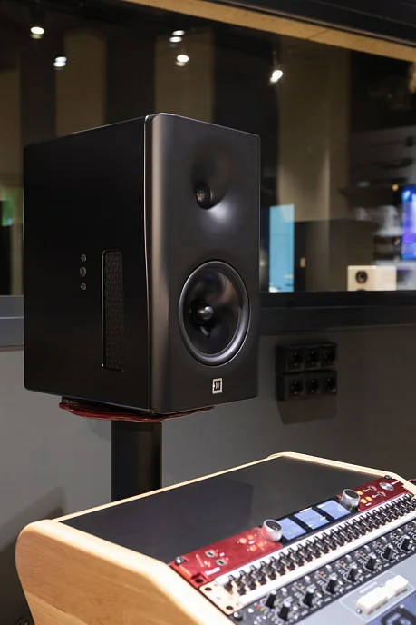 Студийный монитор Dutch & Dutch 8c-Studio Speaker black студийный монитор_УЦ0 - рис.19