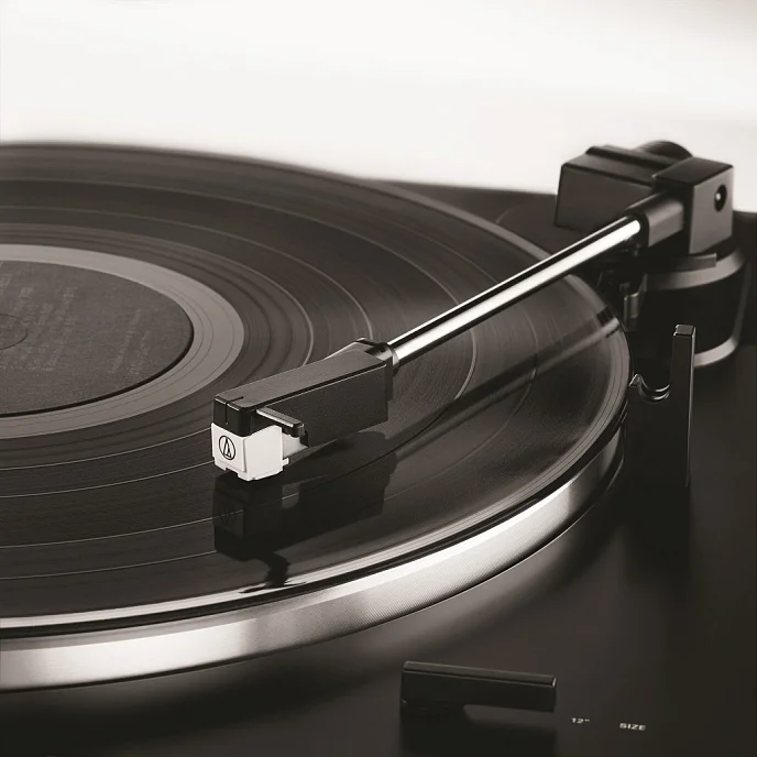 Проигрыватель винила Audio-Technica AT-LP60XBT Black - рис.1