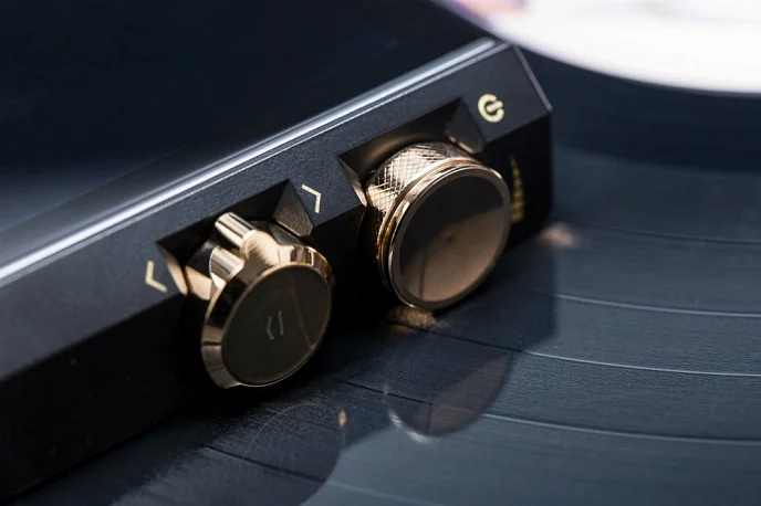 Плеер Cayin N8 Brass Black - рис.6