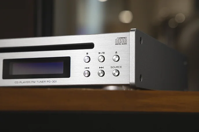 CD проигрыватель TEAC PD-301-X Silver - рис.2