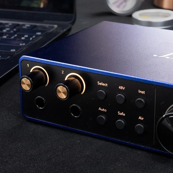 Аудиоинтерфейс Focusrite Scarlett 2i2 4th Gen Anniversary Edition Blue - рис.9
