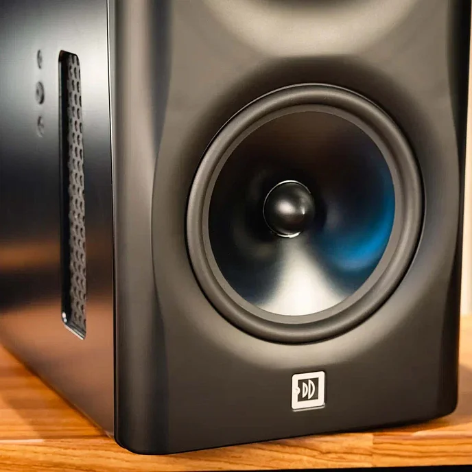 Студийный монитор Dutch & Dutch 8c Studio Speaker Black - рис.24