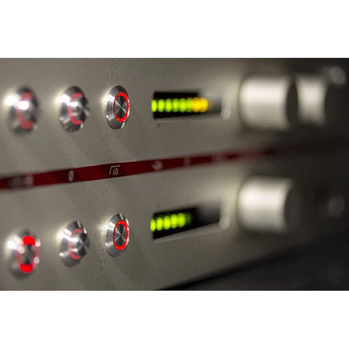 Микрофонный предусилитель Neumann V 402 - рис.5