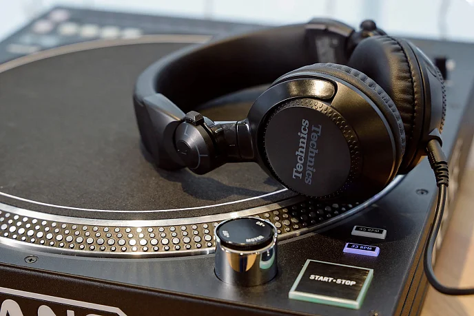 Наушники накладные Technics EAH-DJ1200 Black - рис.1