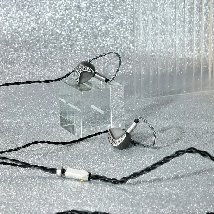 High End наушники Unique Melody Maven II Titanium - рис.1