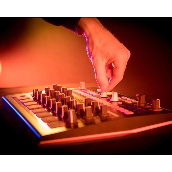 Синтезатор Arturia DrumBrute Impact 1984 Beige - рис.8