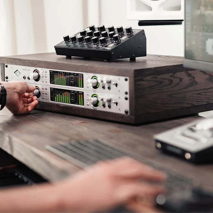 Аудиоинтерфейс Universal Audio Apollo x6 Gen 2 Essentials+ Edition Silver - рис.5