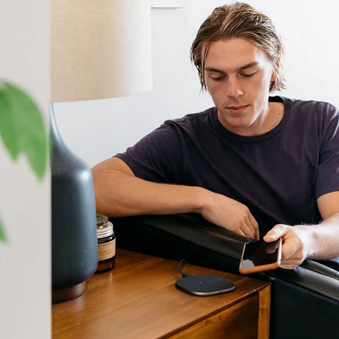 Беспроводная зарядка uBear Stream Wireless Charger Black - рис.4