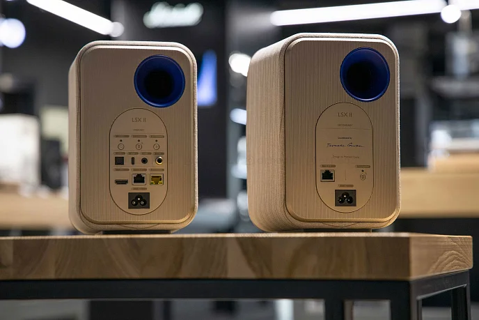 Купить полочную акустику KEF LSX II Soundwave by Terence