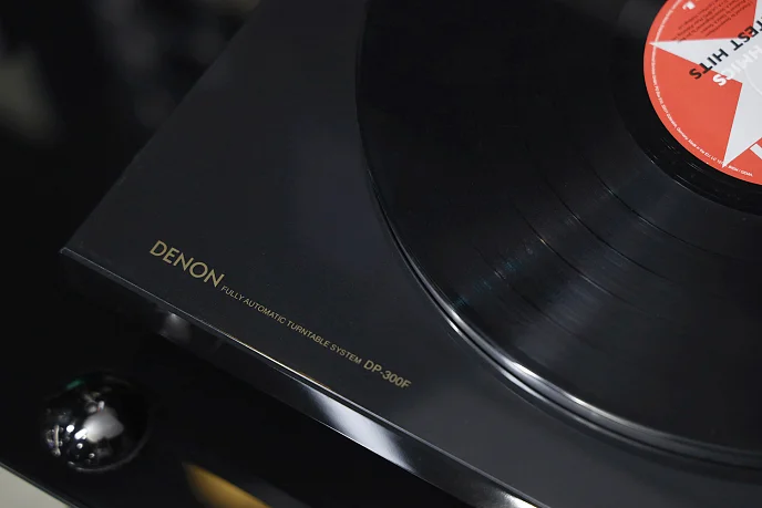 Проигрыватель винила Denon DP-300F Black - рис.1