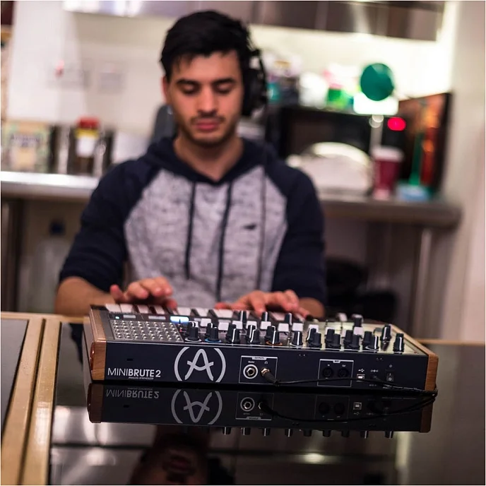Синтезатор Arturia MiniBrute 2 - рис.9