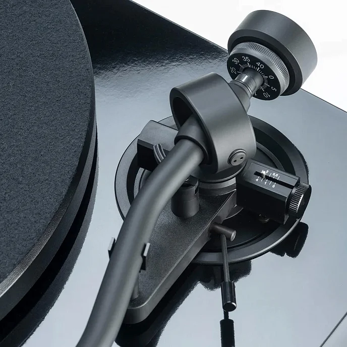 Проигрыватель винила Pro-Ject Debut S Phono High Gloss Black - рис.1