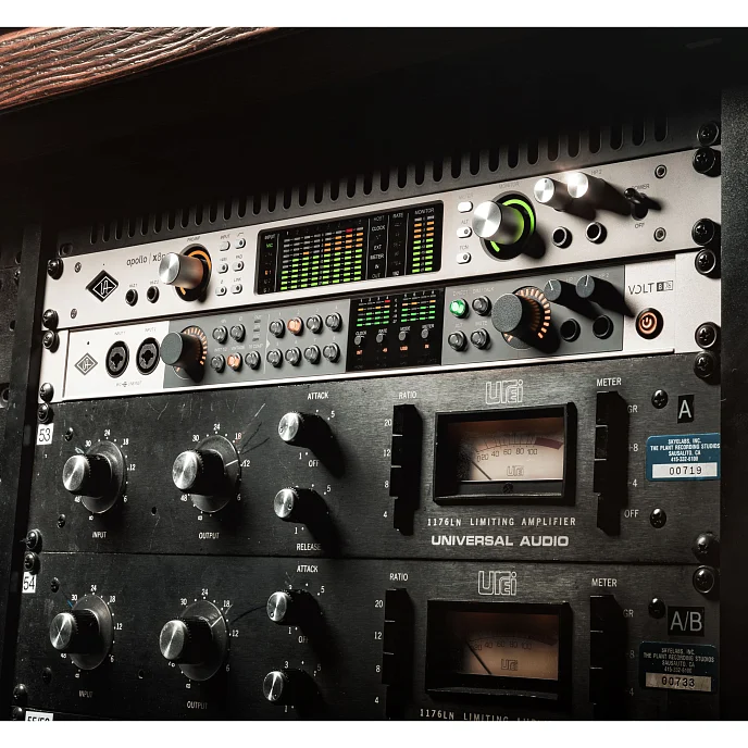 Аудиоинтерфейс Universal Audio Volt 876 Silver - рис.11