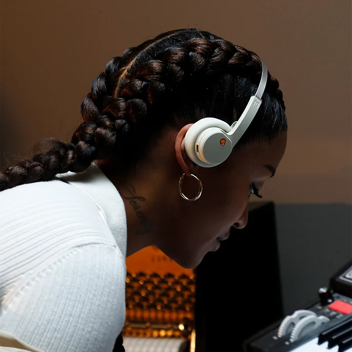 Беспроводные наушники Defunc Mondo Freestyle Greige - рис.6