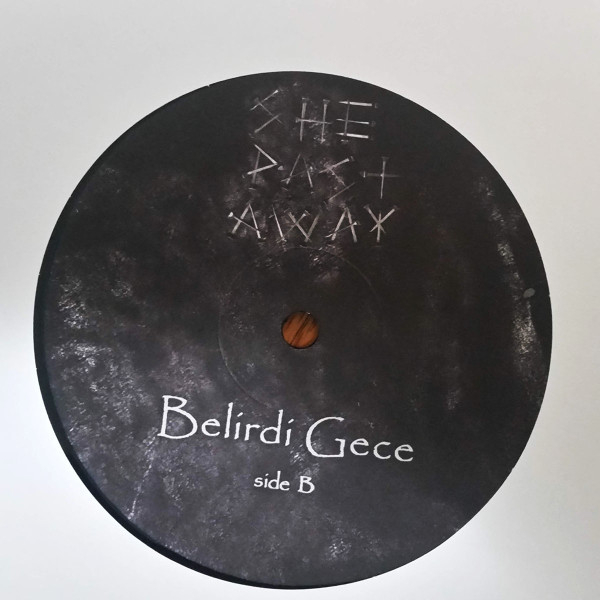 Виниловая пластинка She Past Away - Belirdi Gece LP - рис.2