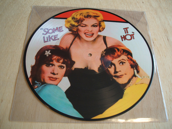 Some like me. Some like it hot 1991 обложка. Some like it hot logo. В джазе только девушки эмблема команды. Some like lt rare.