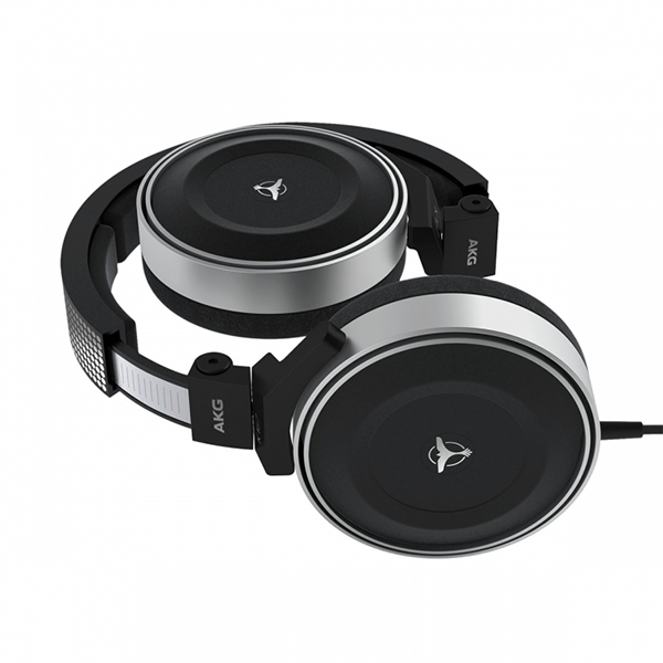 AKG K 167 TIESTO.jpg
