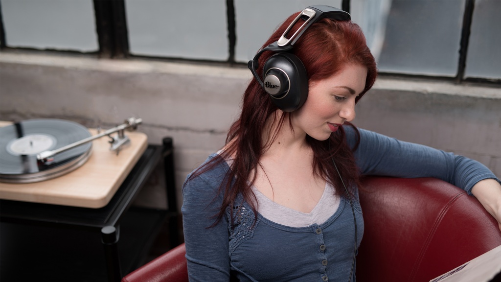 Blue-Sadie-Premium-Over-Ear-Headphones-With-Built-in-Amplifier-gear-photo.jpg Blue-Sadie-Premium-Over-Ear-Headphones-With-Built-in-Amplifier-gear-photo.jpg
