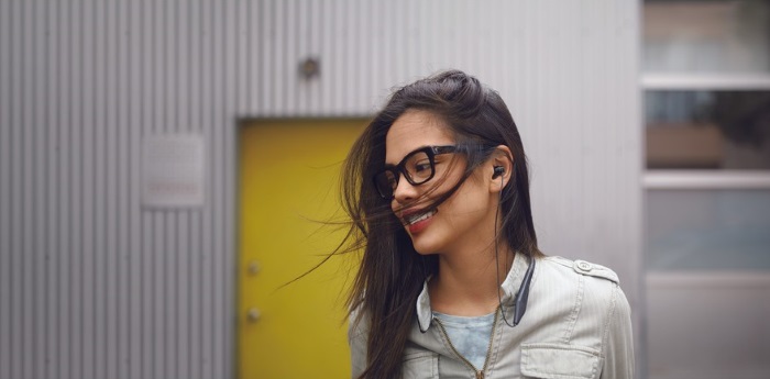 Plantronics BackBeat 100 - беспроводные наушники-вкладыши.
