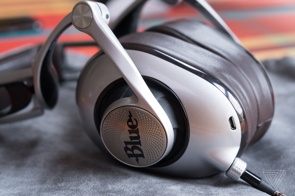 vlad-savov-blue-ella-headphones03.0.jpg vlad-savov-blue-ella-headphones03.0.jpg