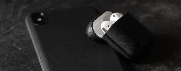 Airpods Case - Black Leather