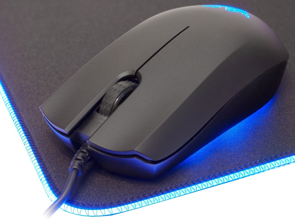 Razor abyssus. Razer Abyssus Essential. Мышка Razer Abyssus. Razer Mouse Abyssus Essential. Мышка Razer Abyssus Essential.