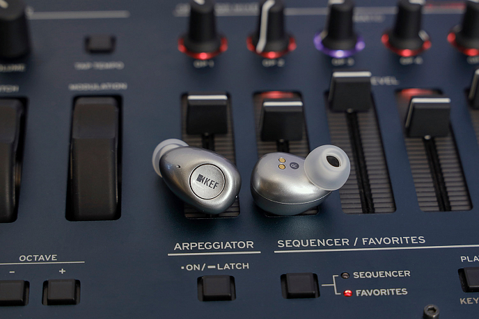 Беспроводные наушники KEF Mu3 Silver Grey - рис.17