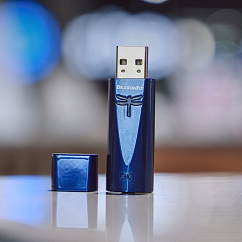 Усилитель-ЦАП для наушников AudioQuest DragonFly Cobalt