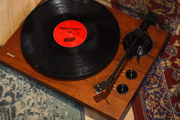 Проигрыватель винила TEAC TN-280BT-A3 Walnut - рис.6