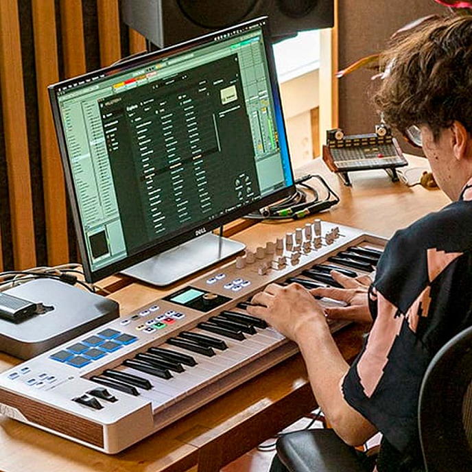 MIDI-клавиатура Arturia KeyLab Essential 49 mk3 white клавишный контроллер_OpenBox - рис.5