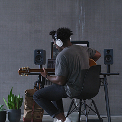 Полочная акустика Kanto YU4 Matte Black