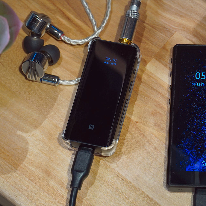 Усилитель-ЦАП для наушников FiiO BTR5 Black - рис.12