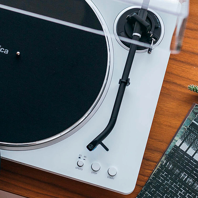 Проигрыватель винила Audio-Technica AT-LP70XBT WS White/Silver - рис.4