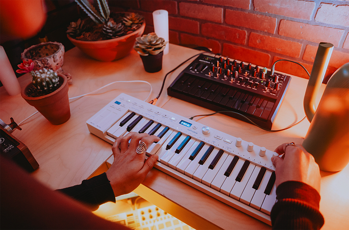 MIDI-клавиатура Arturia KeyStep 37 MK2 White - рис.6