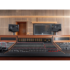 Студийный монитор ADAM AUDIO A8H Left