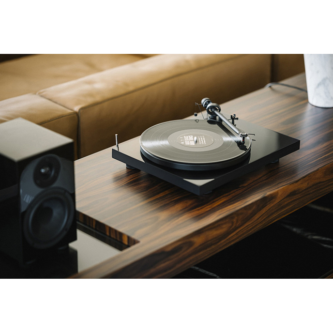 Проигрыватель винила Pro-Ject DEBUT E PHONO (OM5e) High Gloss Black - рис.1