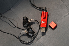 Усилитель-ЦАП для наушников AudioQuest DragonFly Red