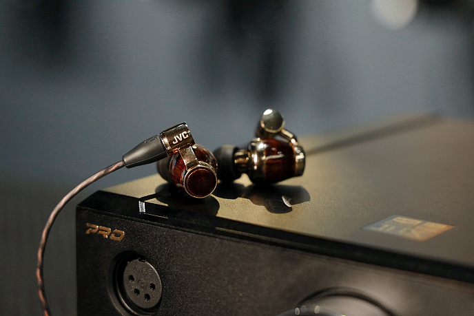 High End наушники JVC HA-FW10000 - рис.1