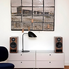 Полочная акустика PMC Active twenty5 22i Walnut