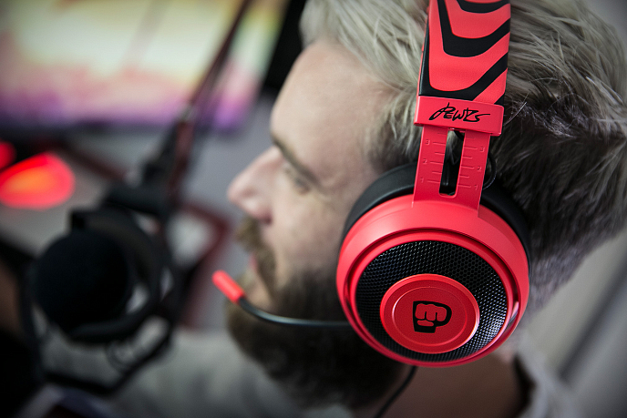 Игровая гарнитура Razer Kraken Pro V2 Oval PewDiePie - рис.8