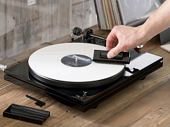 Щетка Analog Renaissance Record Velvet Brush Black