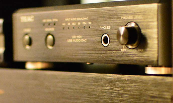 Усилитель для наушников с ЦАП TEAC UD-H01 Silver - рис.4