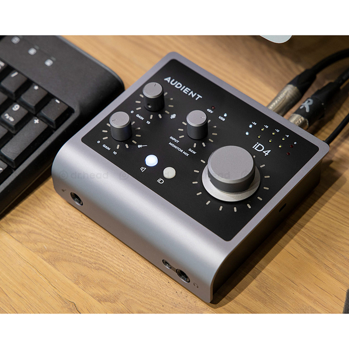 Аудиоинтерфейс Audient iD4 MKII Black - рис.12