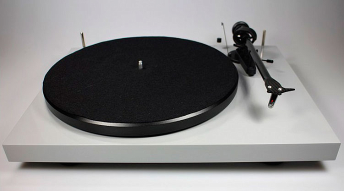 Проигрыватель винила Pro-Ject Debut Carbon Phono USB OM-10 Light Grey - рис.3